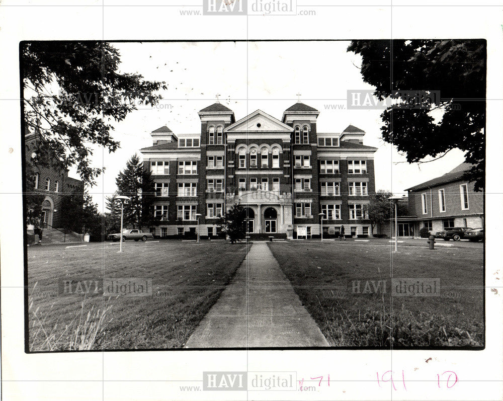 1987 Press Photo SIENA HEIGHTS COLLEGE - Historic Images