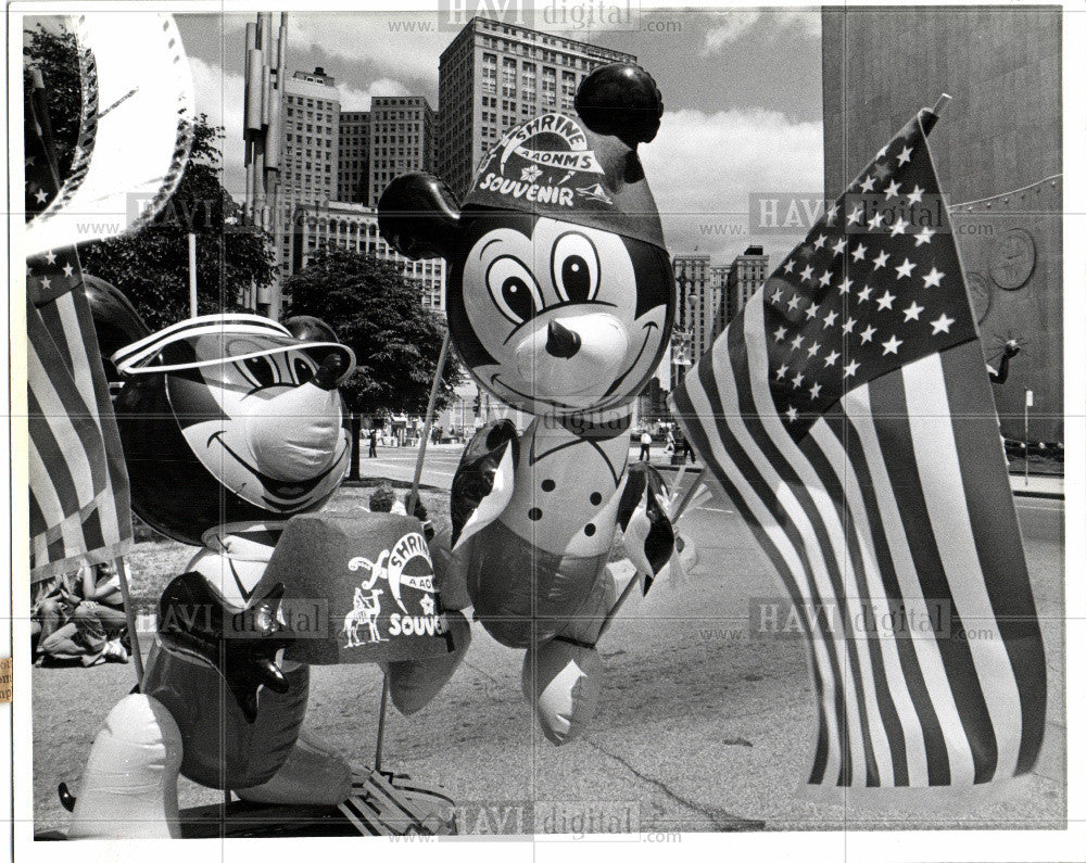 1978 Press Photo Vendors selling souvenirs - Historic Images