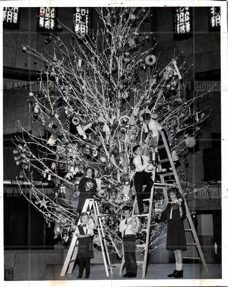 1963 Press Photo Christmas tree, Cath Church Woodward - Historic Images