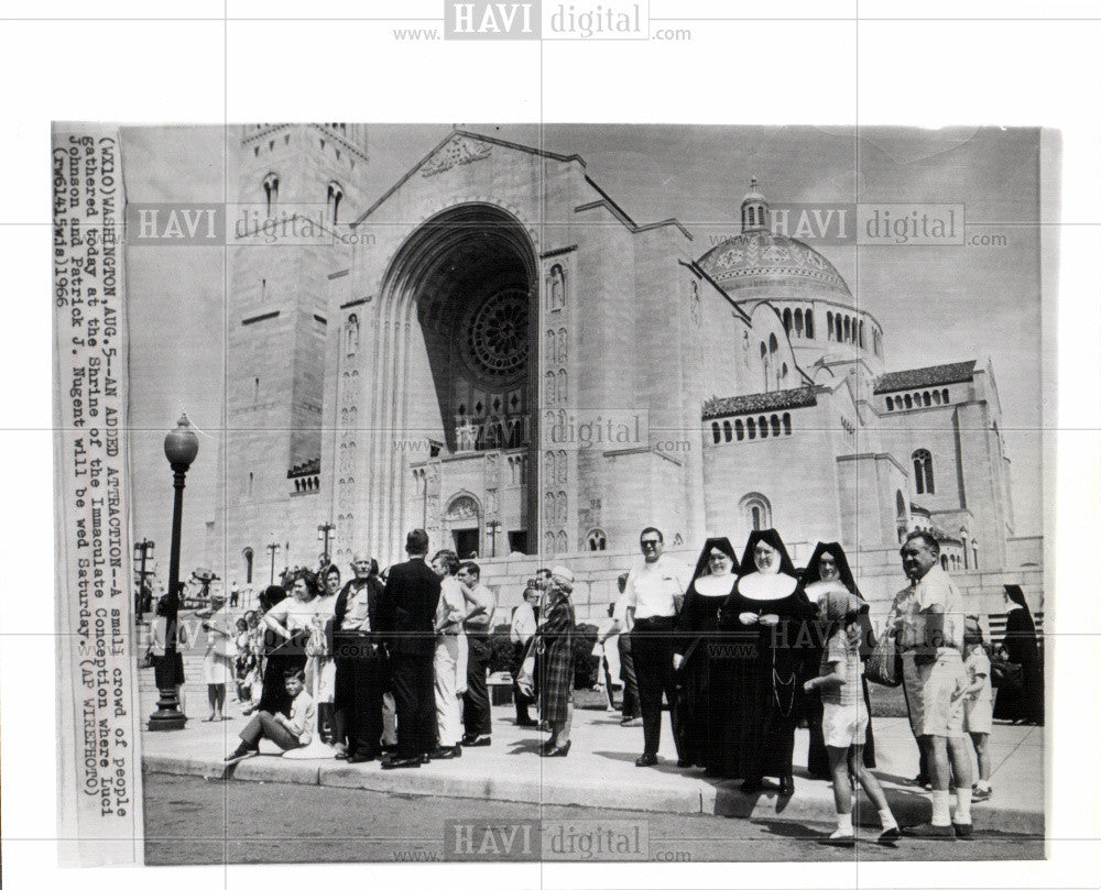 1966 Press Photo Shrine Immaculate Conception Crowd - Historic Images