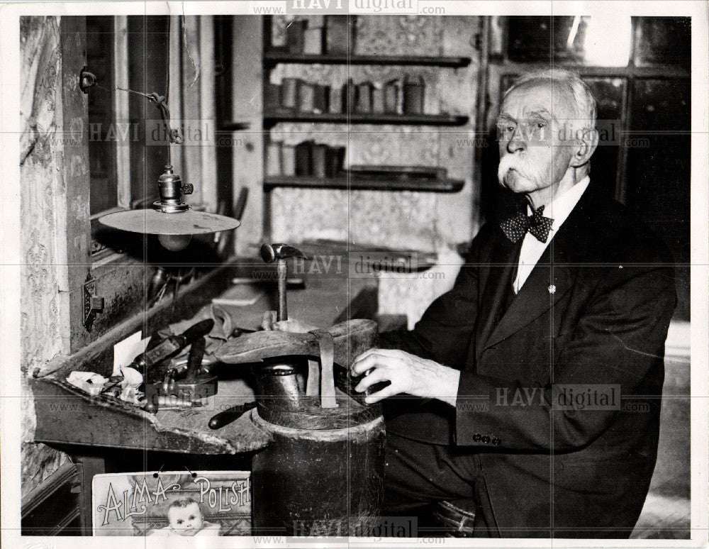 1935 Press Photo FRANK PIERCE SHOEMAKER CONCORD - Historic Images