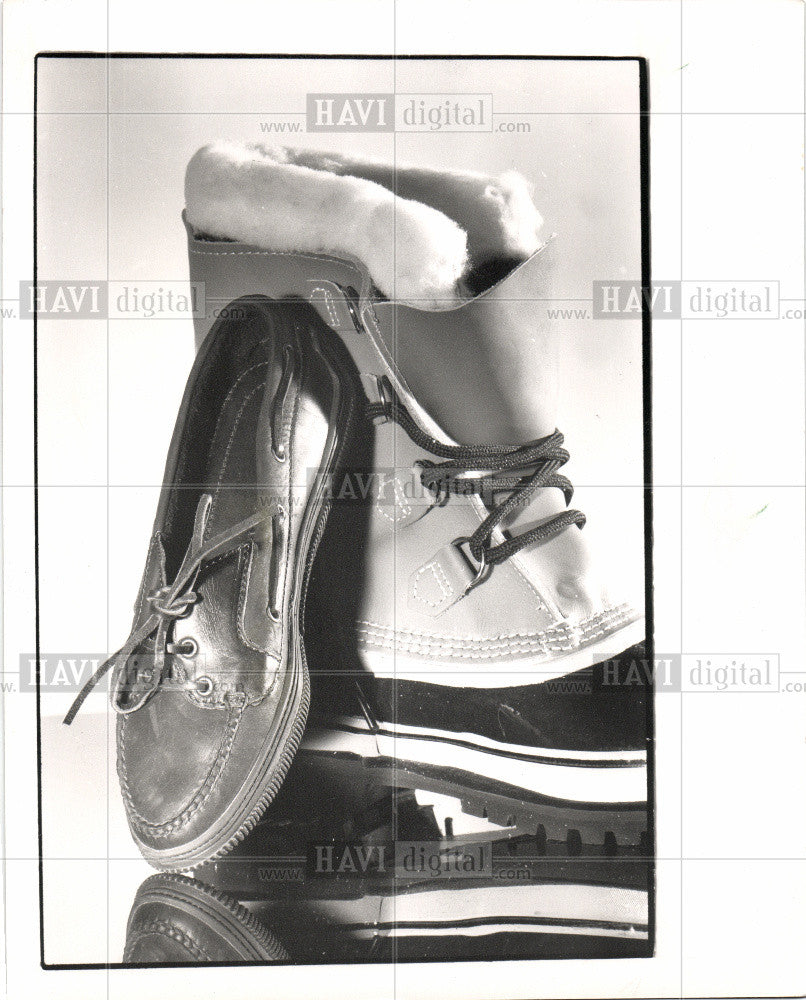 1990 Press Photo item of footwear - Historic Images