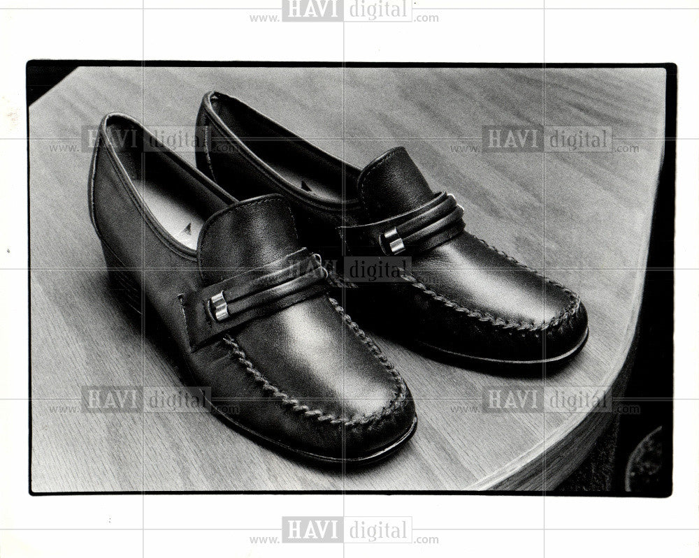 1985 Press Photo HUSH PUPPIES MEN SHOE - Historic Images