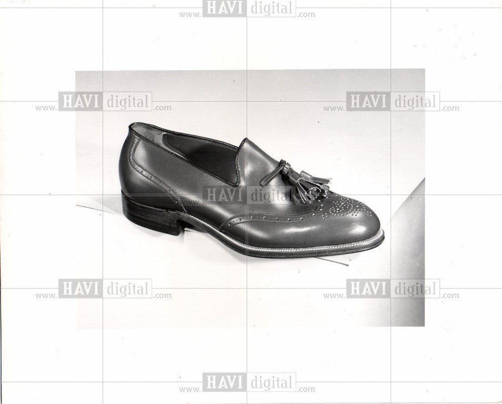 Press Photo SHOE MEN - Historic Images