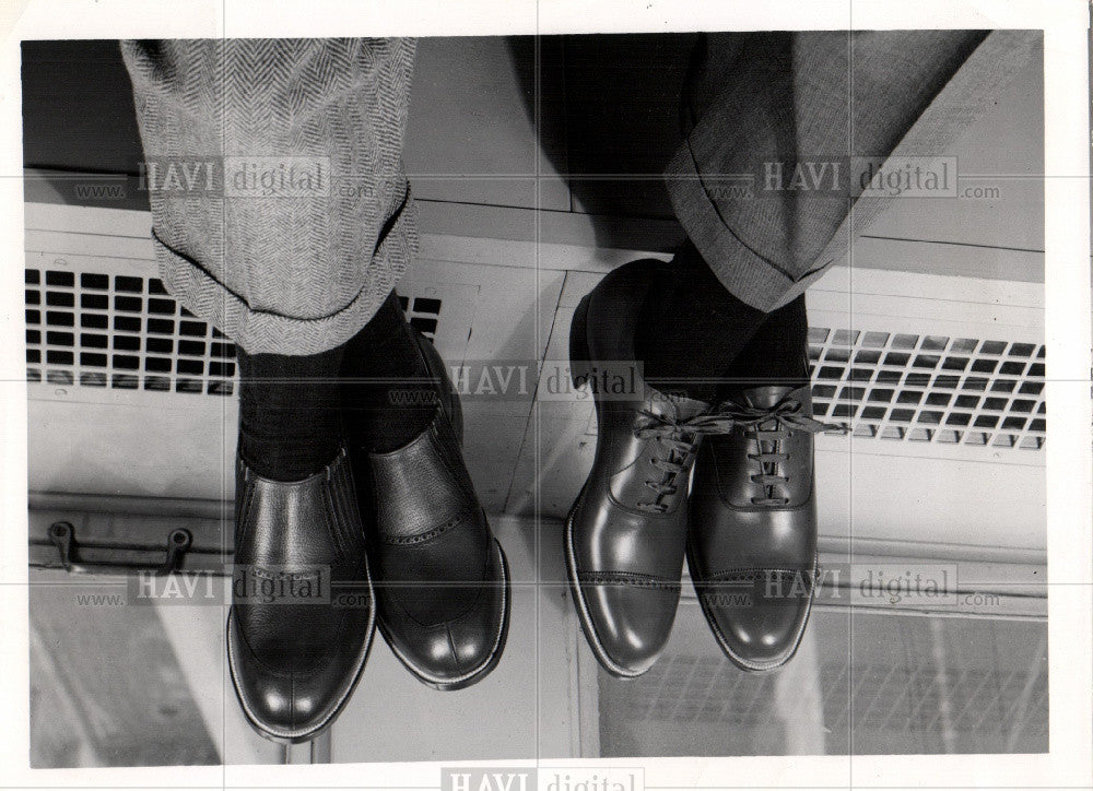 Press Photo Shoe - Historic Images