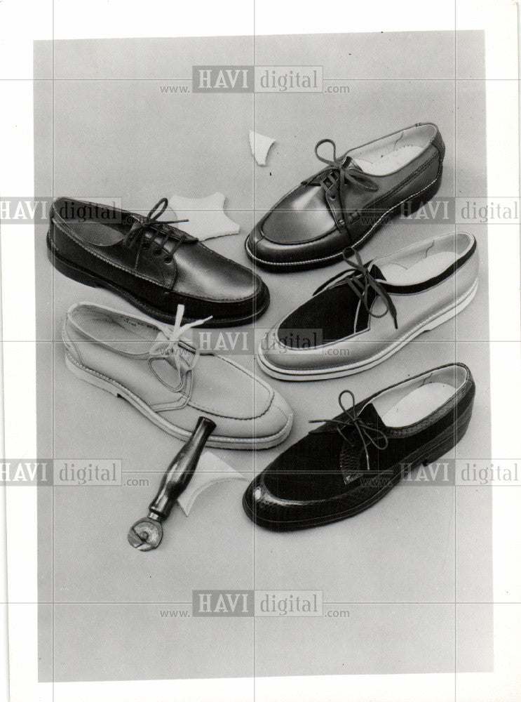 Press Photo Shoe - Historic Images