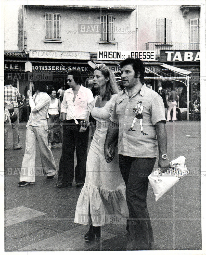 1974 Press Photo screen printed short sleeve shirt 70's - Historic Images