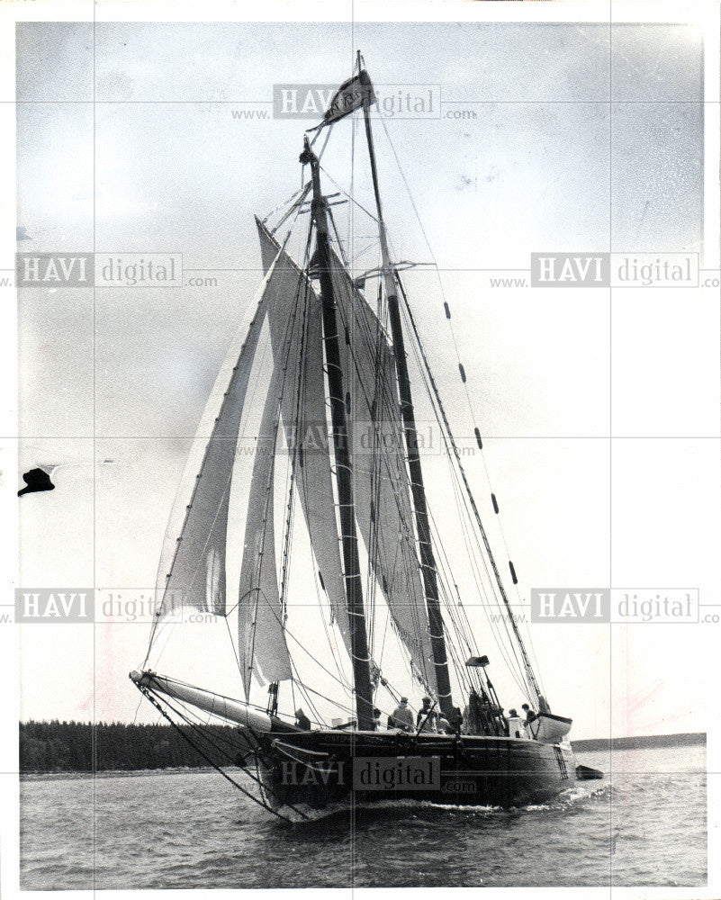 1981 Press Photo Cast off on a schooner, rocky Maine - Historic Images