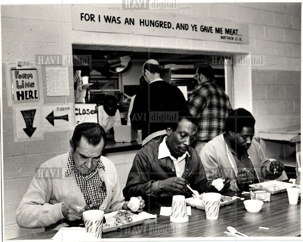 1986 Press Photo dinner,prayer,song,studentsmission - Historic Images