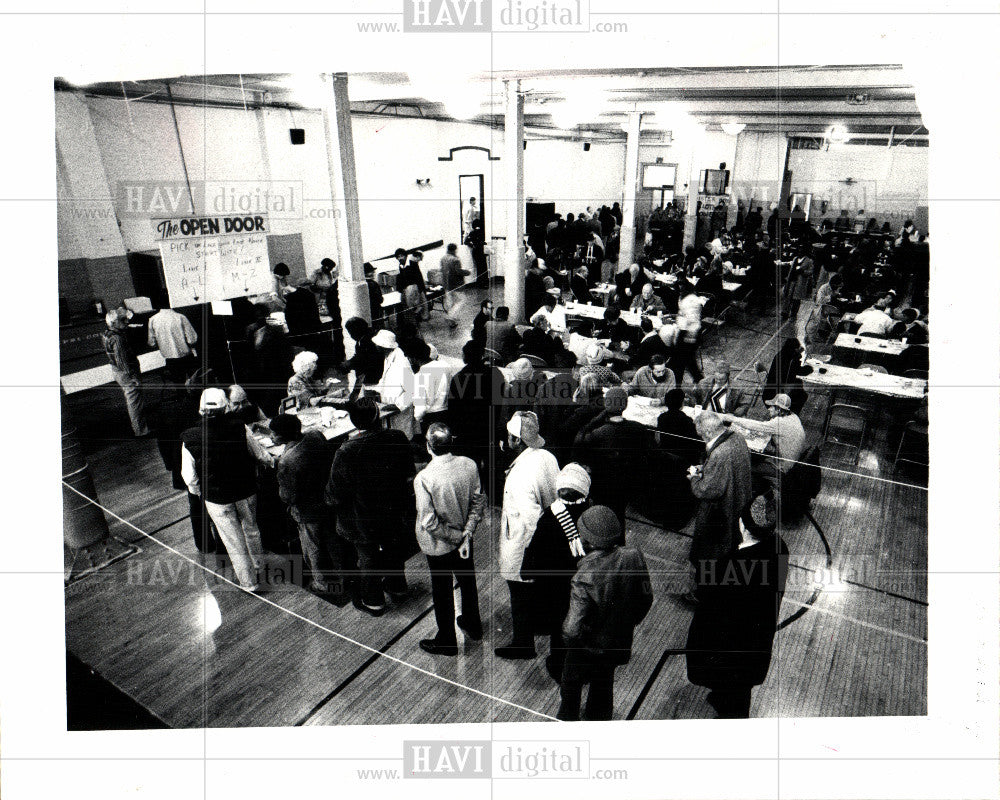 Press Photo soup meal-centre low-price - Historic Images