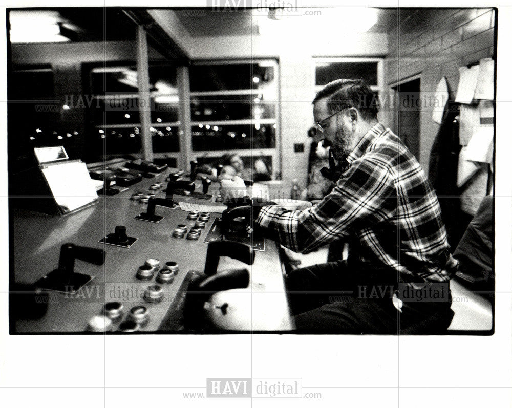 1984 Press Photo Jim Lajoie Lock Operator - Historic Images