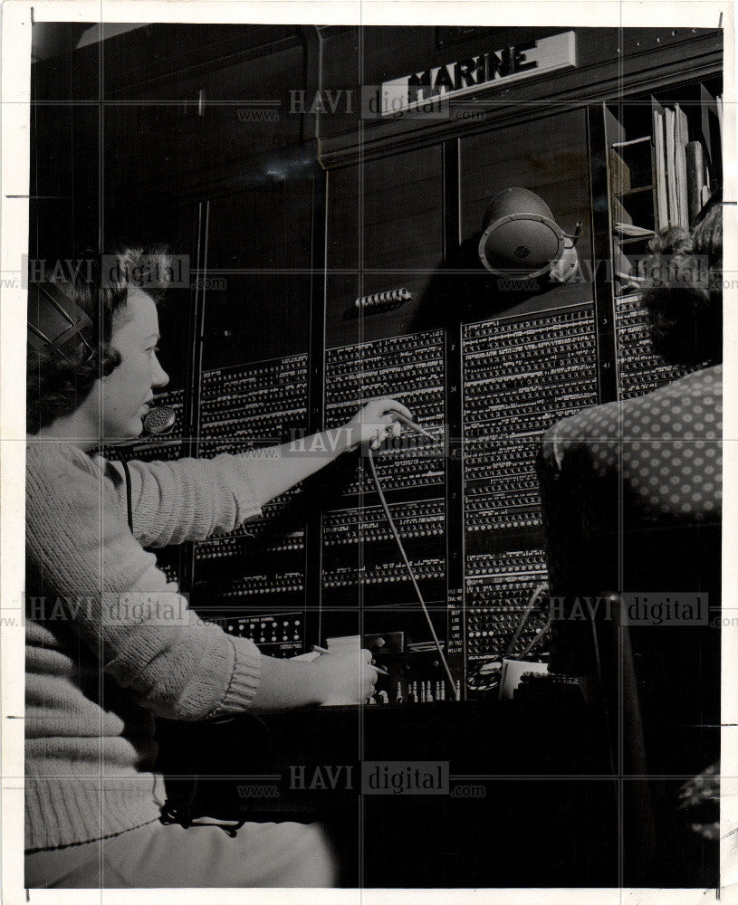 1946 Press Photo Helen Clarke telephone operator - Historic Images