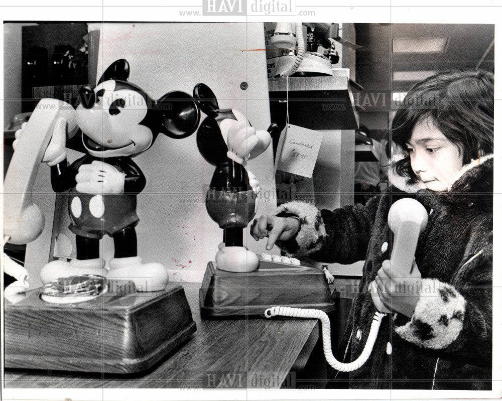 1977 Press Photo mickey mouse telephone - Historic Images