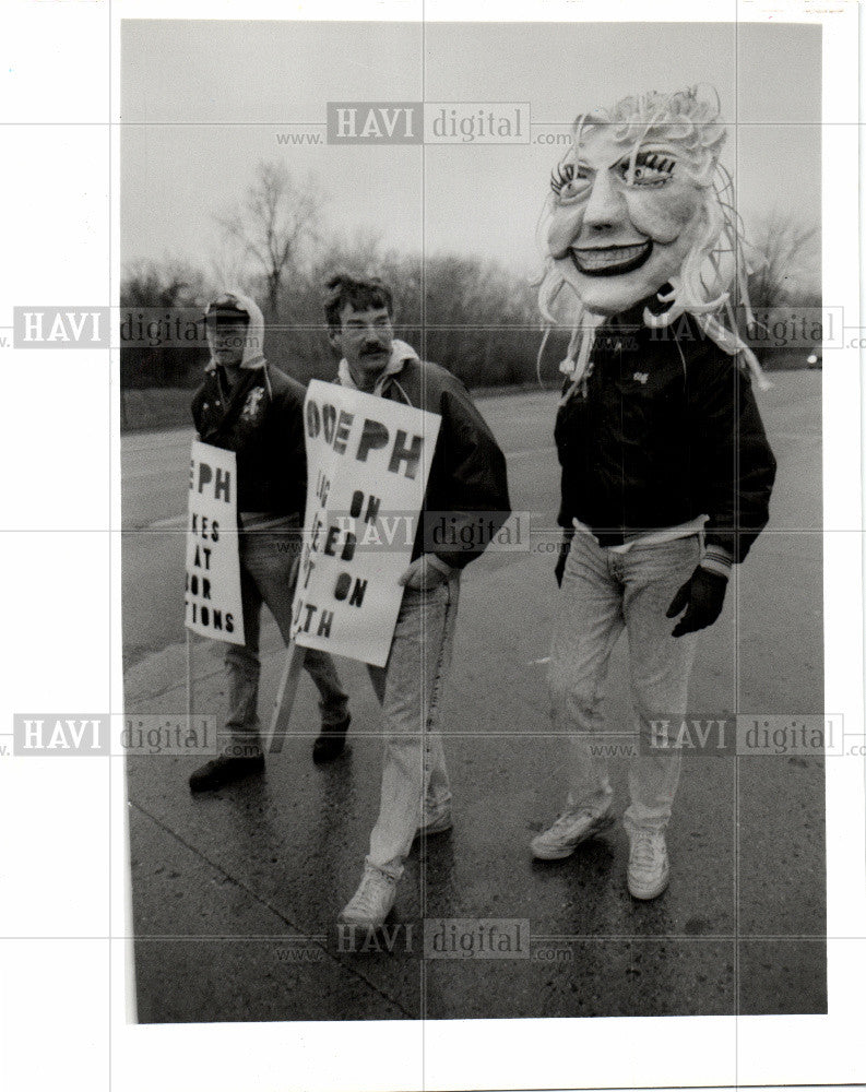 1991 Press Photo Teamsters Union Protest Hubert Pontiac - Historic Images