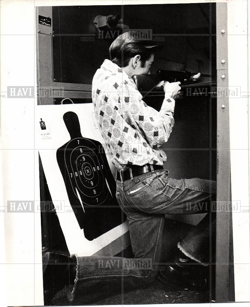 1974 Press Photo Target Practice - Historic Images