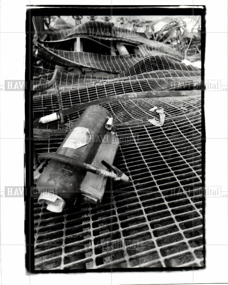 1990 Press Photo Tanker accident, Fire, melted metal - Historic Images