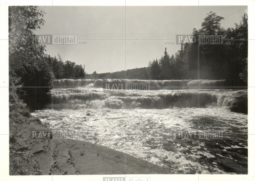 1937 Press Photo Tahquamenon Falls - Historic Images