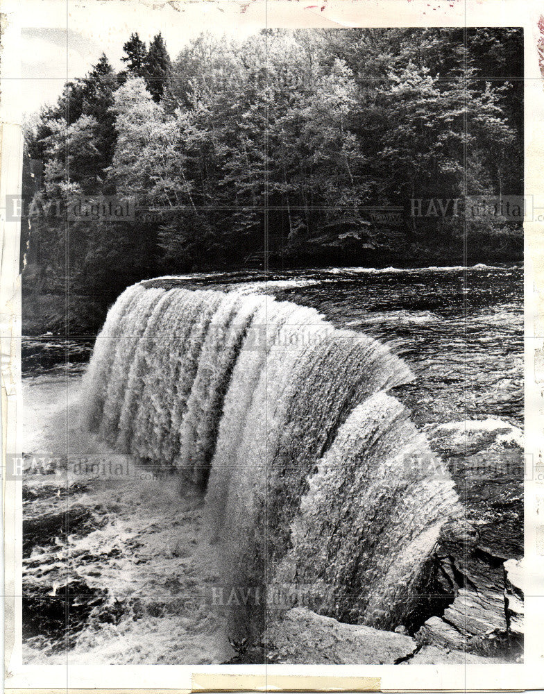 1977 Press Photo Tahquamenon Falls Michigan - Historic Images