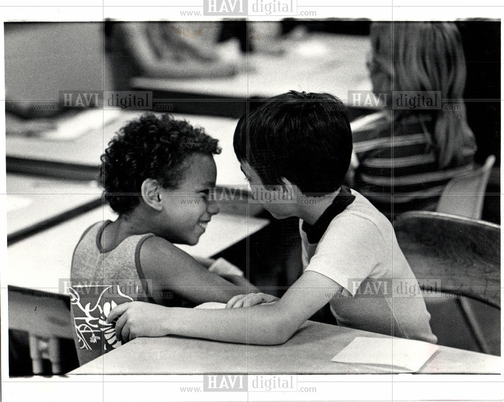 1981 Press Photo Students respond well to desegregation - Historic Images
