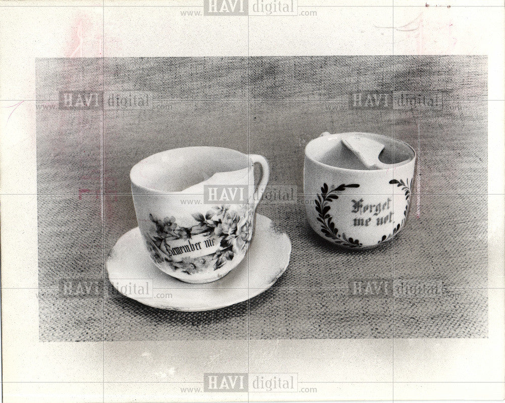 1977 Press Photo mustache cup Victorian era tableware - Historic Images