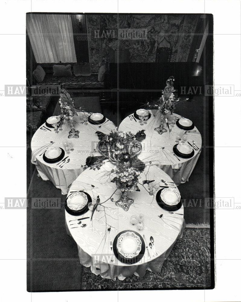 1982 Press Photo Chef Duglass Duglass Table Settings - Historic Images