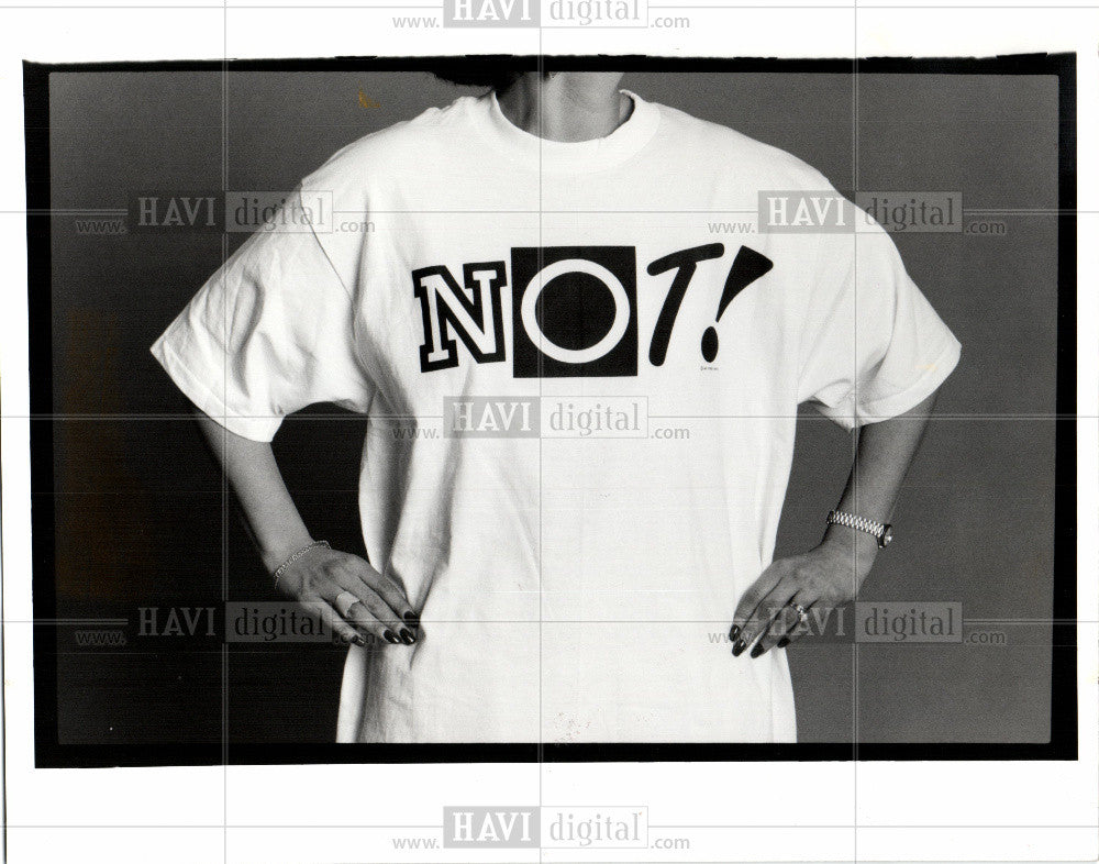 1992 Press Photo T Shirt - Historic Images