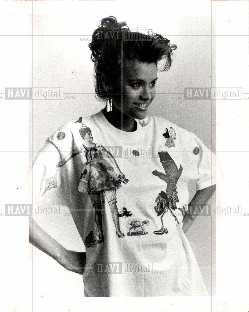 1985 Press Photo T-shirt Tee T Shirt Thin Knitted - Historic Images