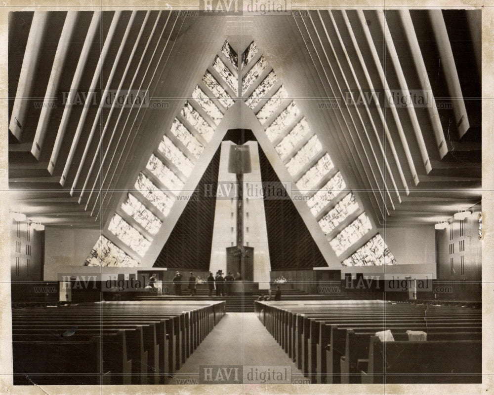 1966 Press Photo Interior of synagog after the shooting - Historic Images