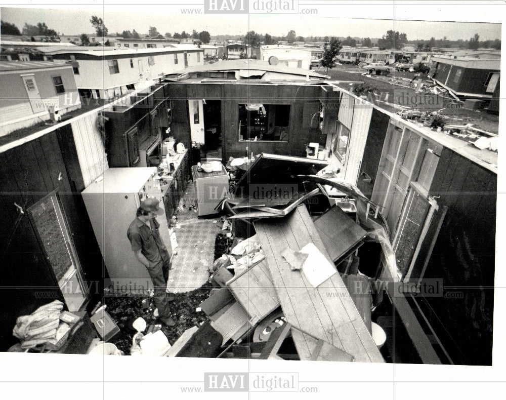 1987 Press Photo tornado Mike Galia home Chateau Estate - Historic Images