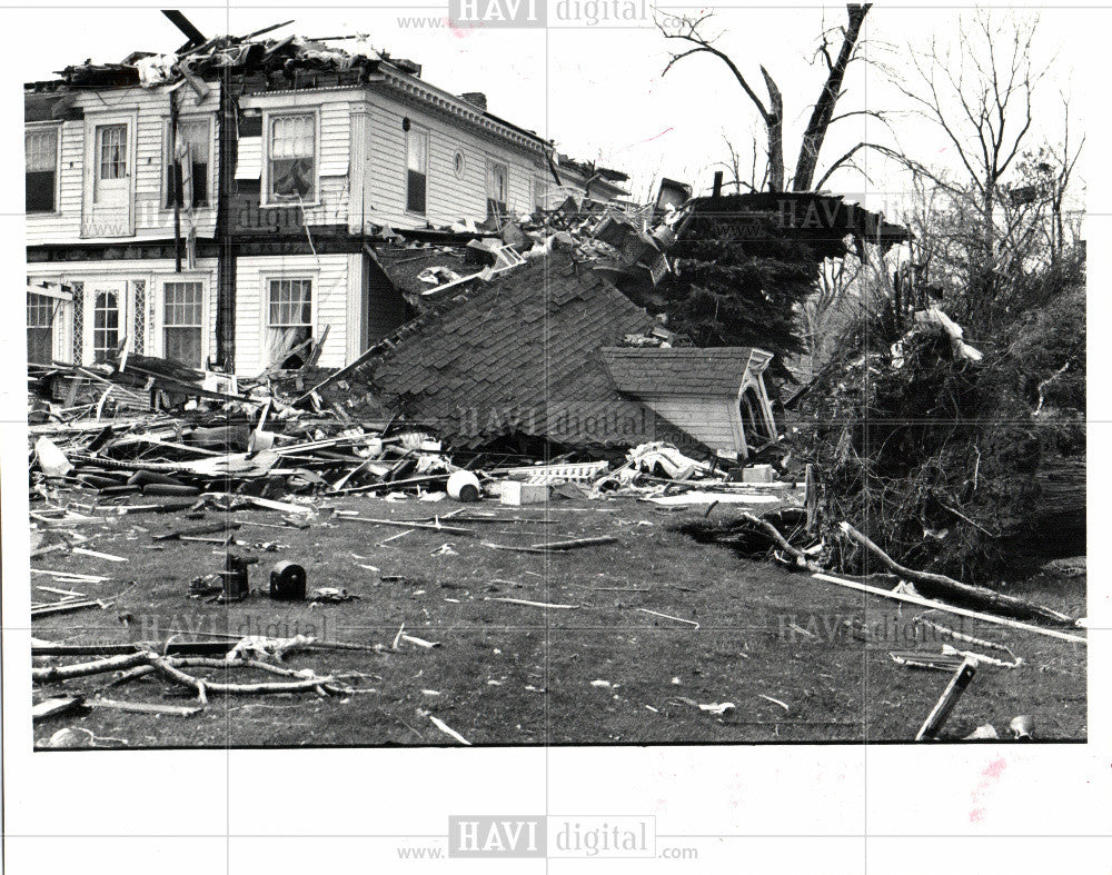 1983 Press Photo tornado, damage, Lynn Haratay, Cheif - Historic Images