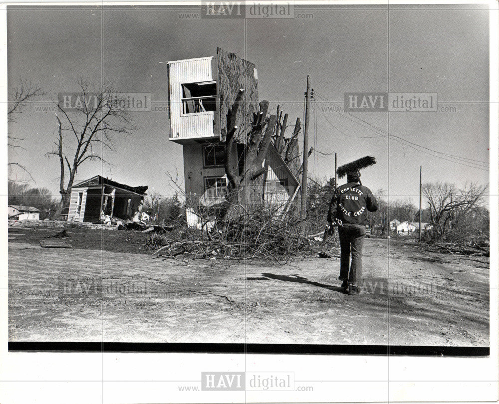 1977 Press Photo tornado Richard Daly Huckery Corners - Historic Images