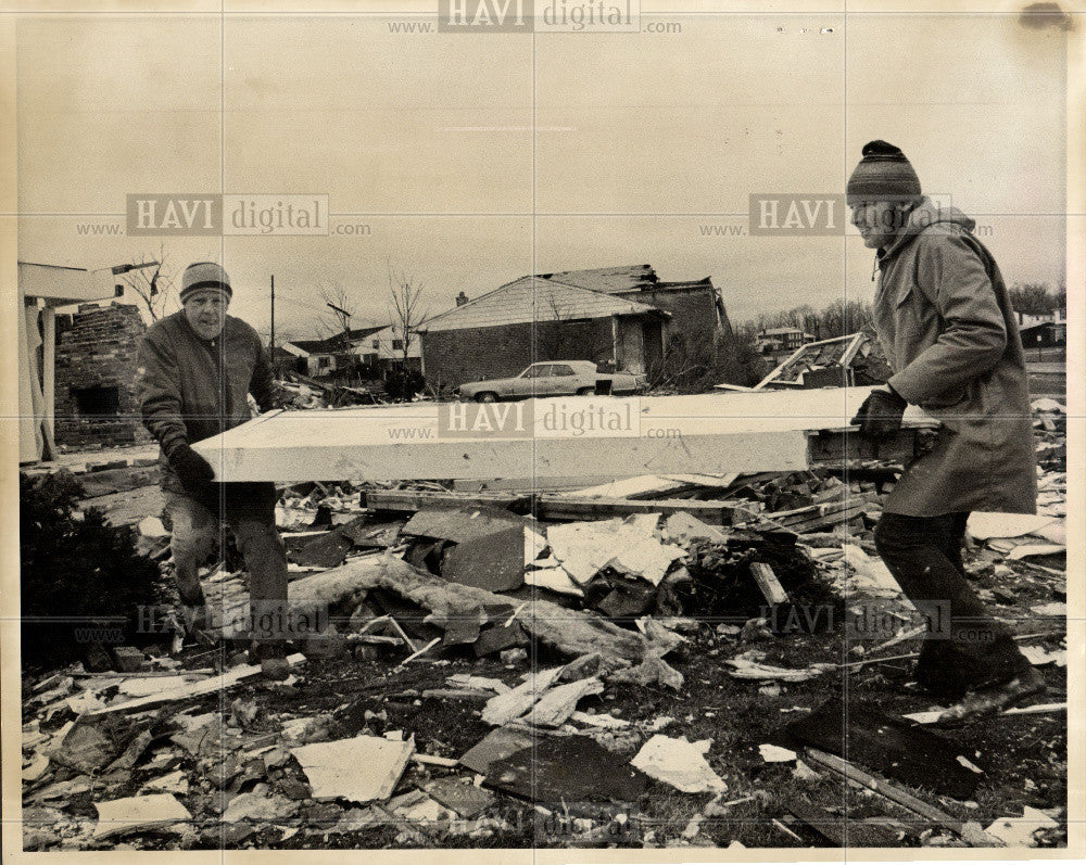 1976 Press Photo Tornado ruins - Historic Images