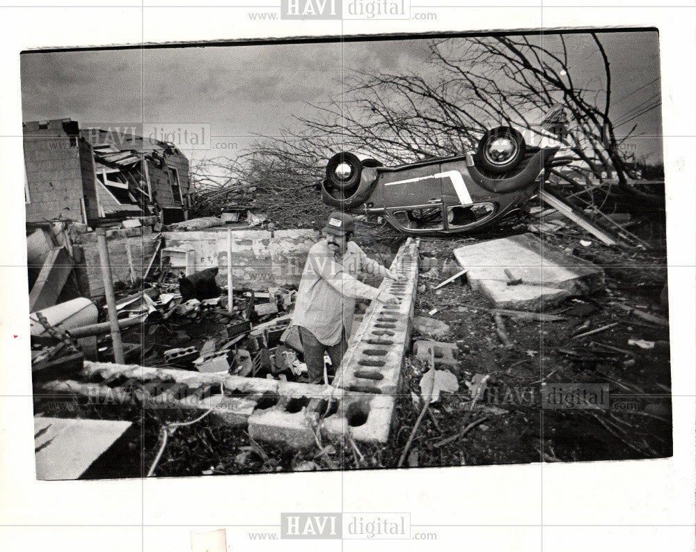 1977 Press Photo Tornado - Historic Images