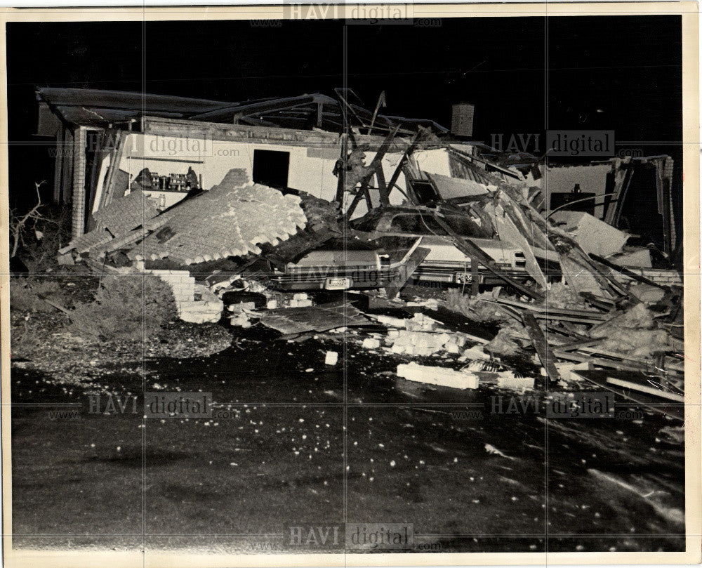 1976 Press Photo Tornado - Historic Images