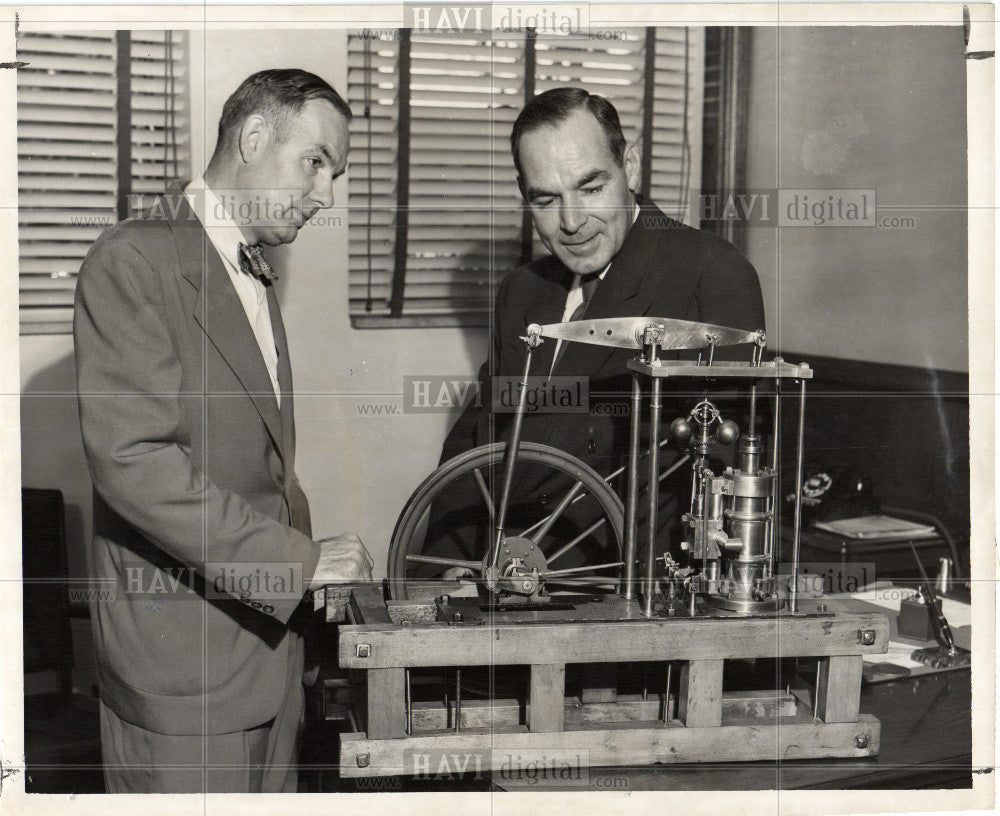 1952 Press Photo Antique Lathe - Historic Images