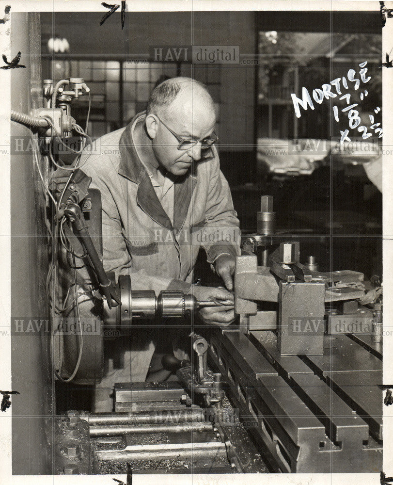 1952 Press Photo Robt Trites Ironmaker - Historic Images