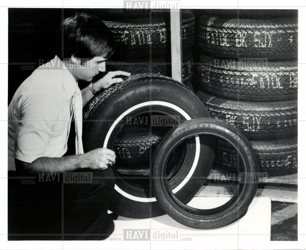 1978 Press Photo ringshaped covering that fits wheel - Historic Images