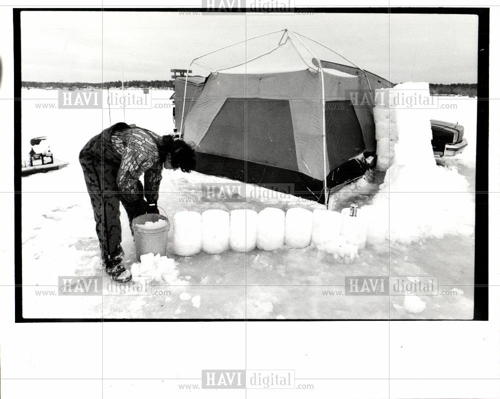 1991 Press Photo Garry Maddler ice wall Madison Heights - Historic Images