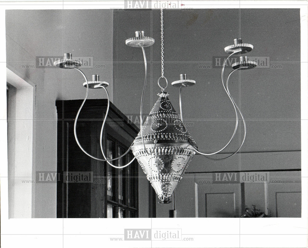 1975 Press Photo Tin Chandelier - Historic Images