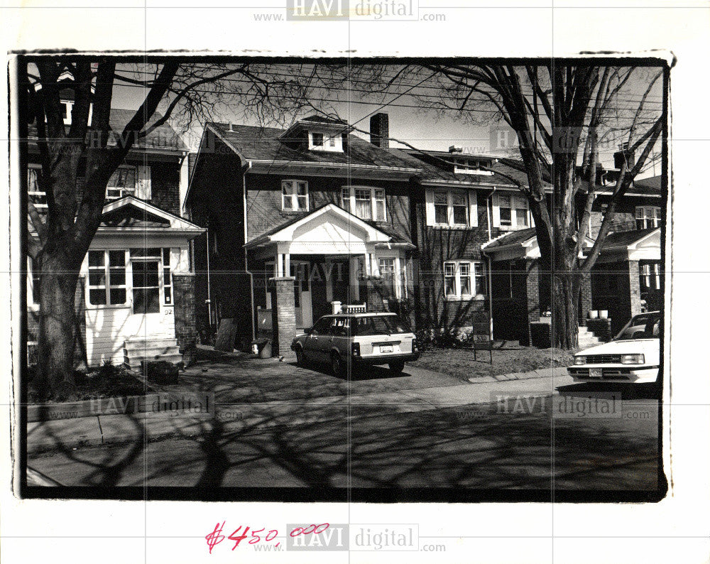 1988 Press Photo tiny Toronto home sells for $450,000 - Historic Images