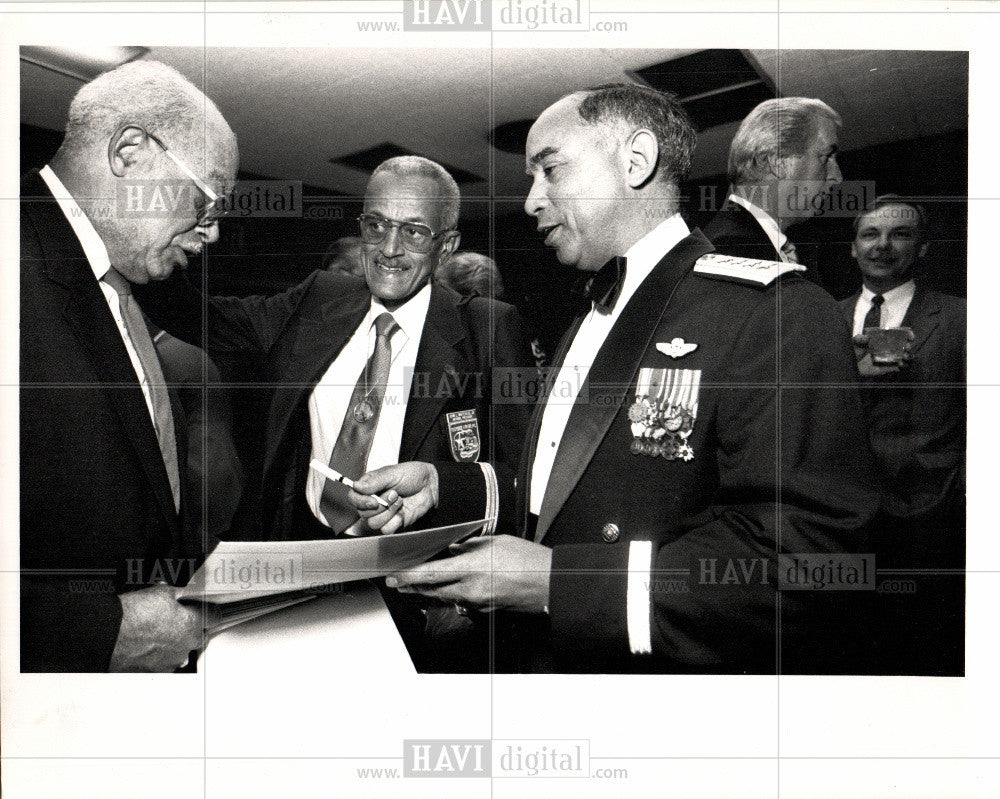 1988 Press Photo Hugh Thompson, Bernard Randolph - Historic Images