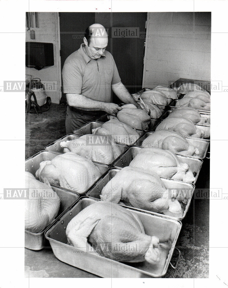 1977 Press Photo Alan Corwell Turkeyville restaurant - Historic Images