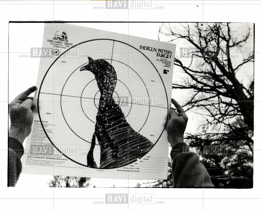 1991 Press Photo shotgun patterning spread pattern game - Historic Images