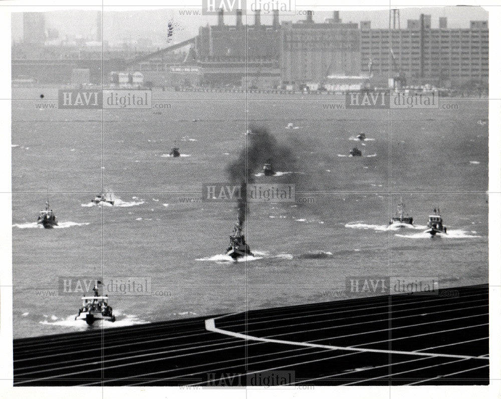 1958 Press Photo Tugboat Boats  Detroit River Michigan - Historic Images