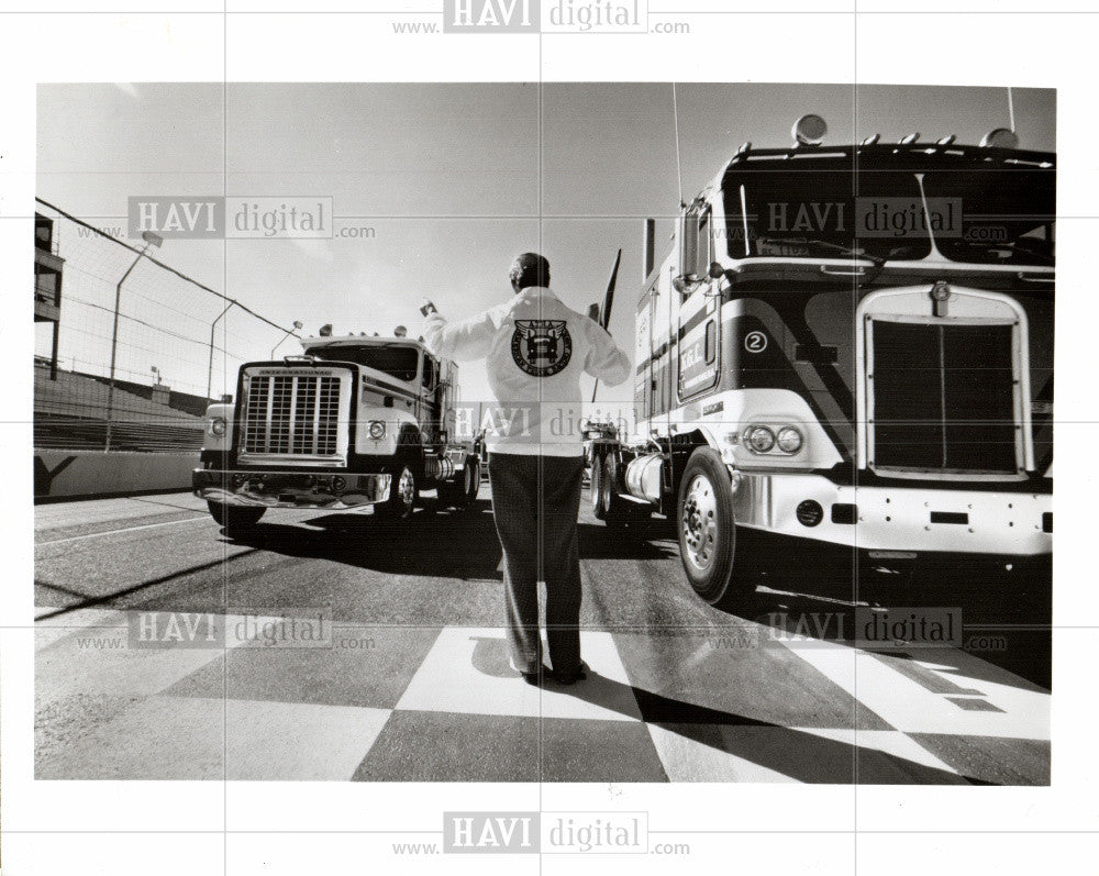 1979 Press Photo truck, man, race, highway - Historic Images