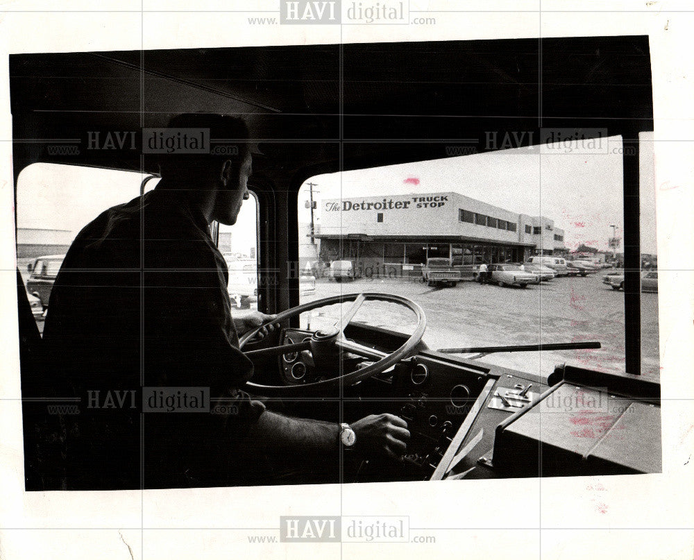 1972 Press Photo Drivers Truckin - Historic Images
