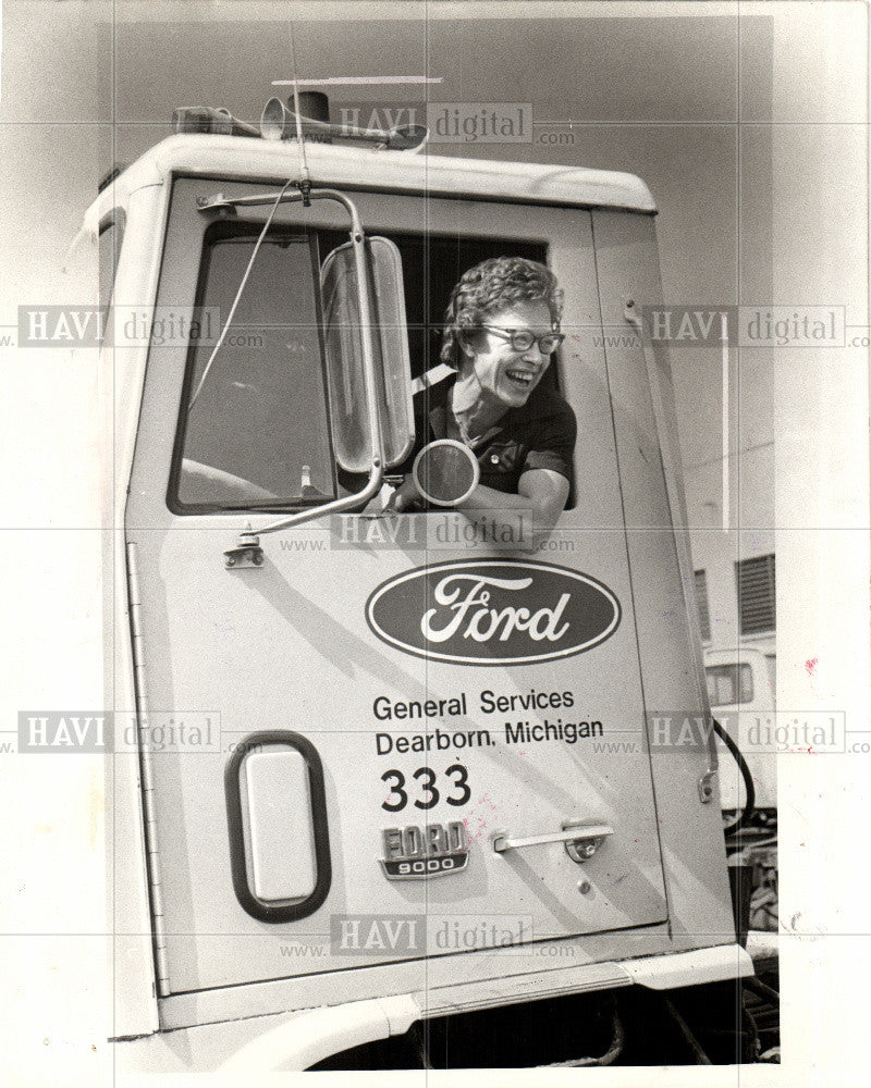 1976 Press Photo involves the transport,distribution - Historic Images