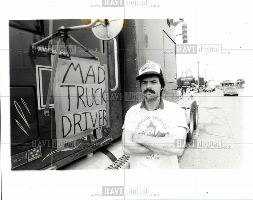 Press Photo Mad Truck Driver - Historic Images