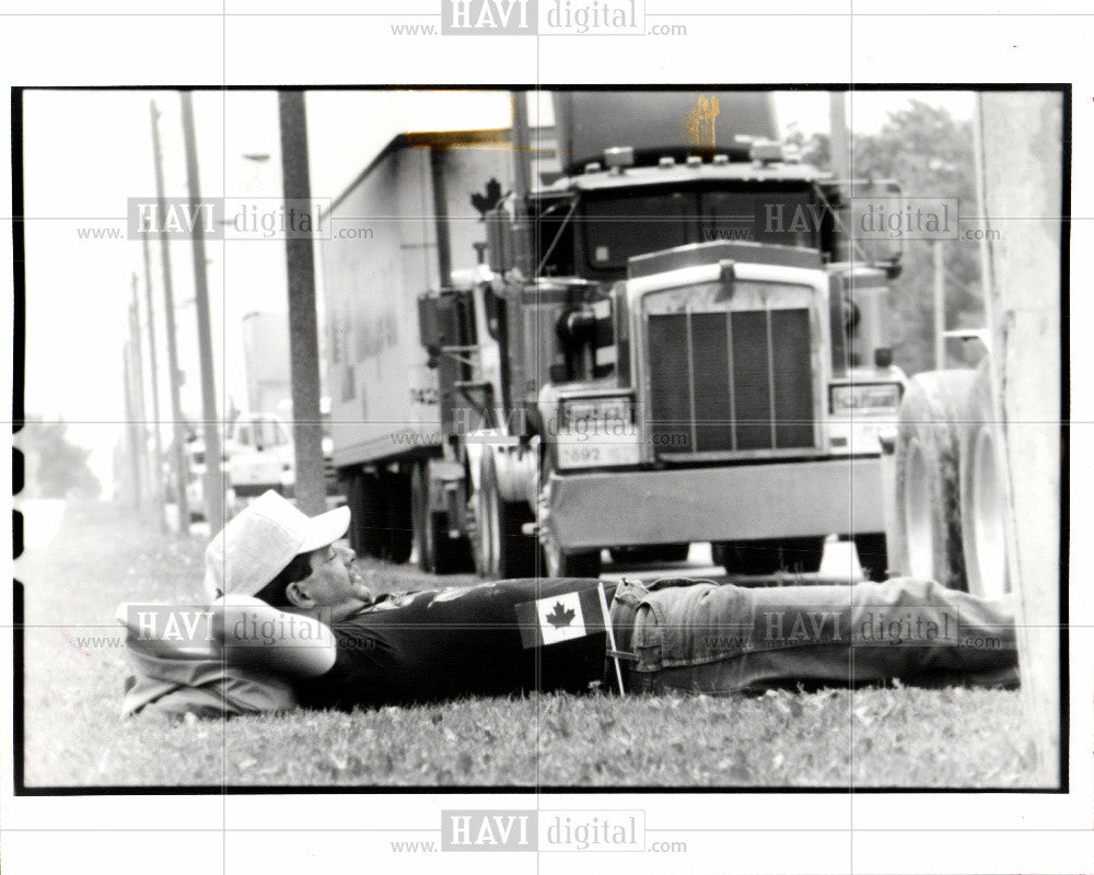 1990 Press Photo Trucks, Canada, Rene Mailloux - Historic Images