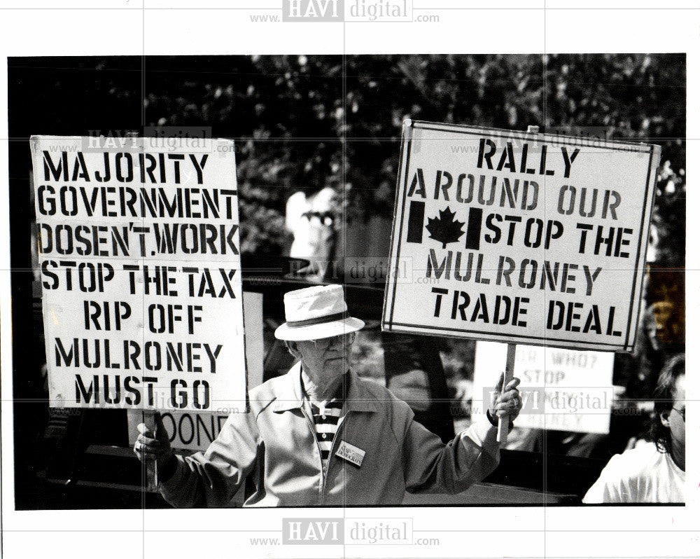 1990 Press Photo Striking Truckers - Historic Images